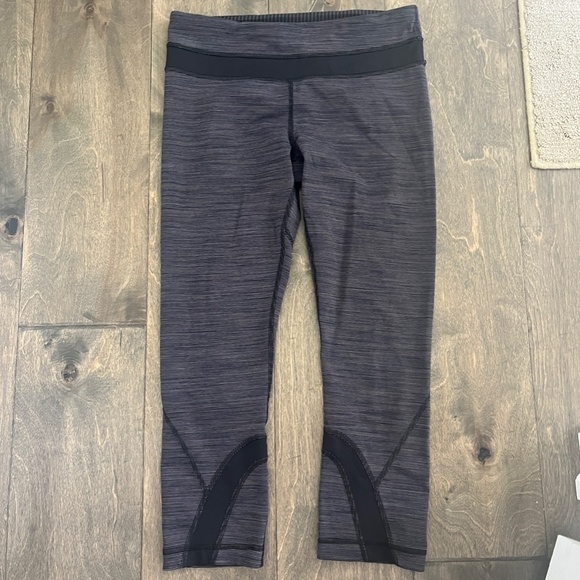 Lululemon Black and White Stripe Back Pocket Crop Leggings - Picture 1 of 6